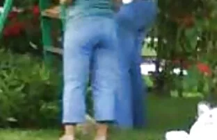 XXX Per donne mature e vogliose lo sposo, le ragazze nel corpo del bagno per vedere sotto i suoi piedi