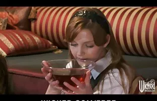 XXX Ha legato le mani e anziane donne scopano punti maledetti