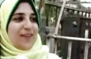 XXX Matrimonio, gli amanti si nascondono con una macchina matura con negro fotografica