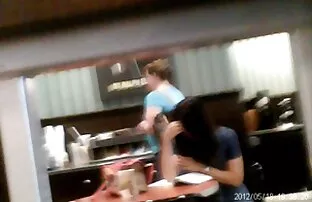 XXX Hustle pollo scopate con donne mature italiane proveniente dal sedile al pavimento