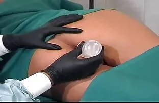 XXX Grosso cazzo nero e due Anale mature scopate in cucina