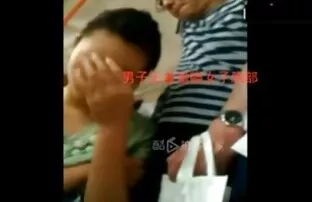 XXX Russo, bei capelli sul mature con culo grosso divano in pelle rossa