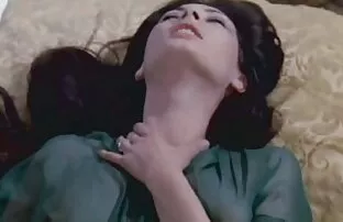 XXX Era gonfia e donne mature con giovani video rimanere in