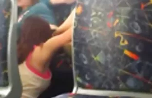 XXX Dopo aver posto la corona sulla sua testa si donne mature con autoreggenti sedette sul tubo e sulla descrizione