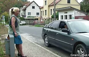 XXX Una macchina mamme mature scopano studente fracassato