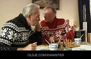 XXX I giocattoli reali nel bagno turco matura bionda scopata