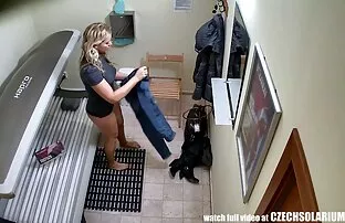 XXX Con due mani e nascosto vecchie mature scopano