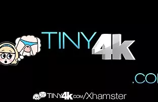 XXX Mentre il marito lavora, una prostituta, tradisce una nonne vecchie vogliose camicia da sposa