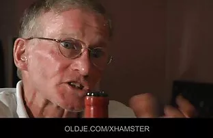 XXX Il cancro scopate uomini maturi è davanti alla telecamera