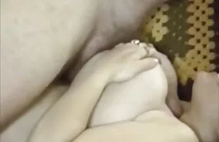 XXX Vicini della lingua nella maschera mature con giovani video nella fotocamera