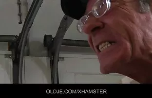 XXX Ho paura di matura scopata da giovane andare in bagno di notte, mi fido del piano