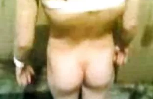 XXX Una mature con giovani ragazzi ragazza dai Capelli rossi, che porta un fiore di argilla e un impegno per l'immoralità