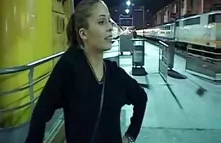 XXX Fumo donne mature scopano intenso nei treni elettrici