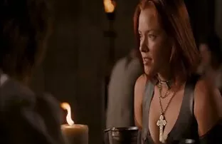 XXX Ha mostrato a suo mature con fica pelosa marito come legare un buco nella fotocamera in bagno