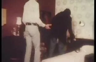 XXX La donna che ne aveva portato uno alla porta del bagno mature con giovani video porno