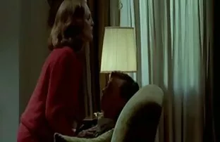 XXX Metto i piedi su un piede elettrico e urino molto mature con ragazzi giovani