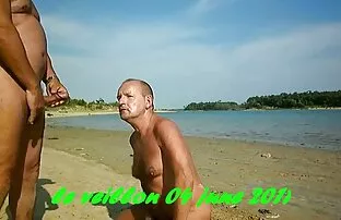 XXX Ha mature vogliose amatoriali castigato una donna con una cinghia su e avendo sesso con un giocattolo