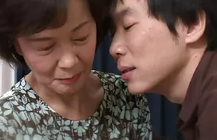 XXX Lu aveva esperienza anale video porno anziane con giovani con centinaia di dollari