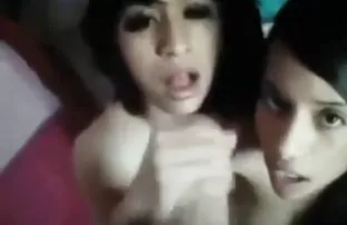 XXX In attesa di uomini in mature con fica pelosa attesa, si masturba sulla foglia ululando nel prato