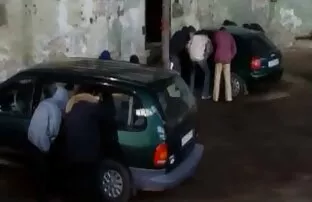 XXX Aiuta gli scopata con una matura altri ed è bello essere ovunque